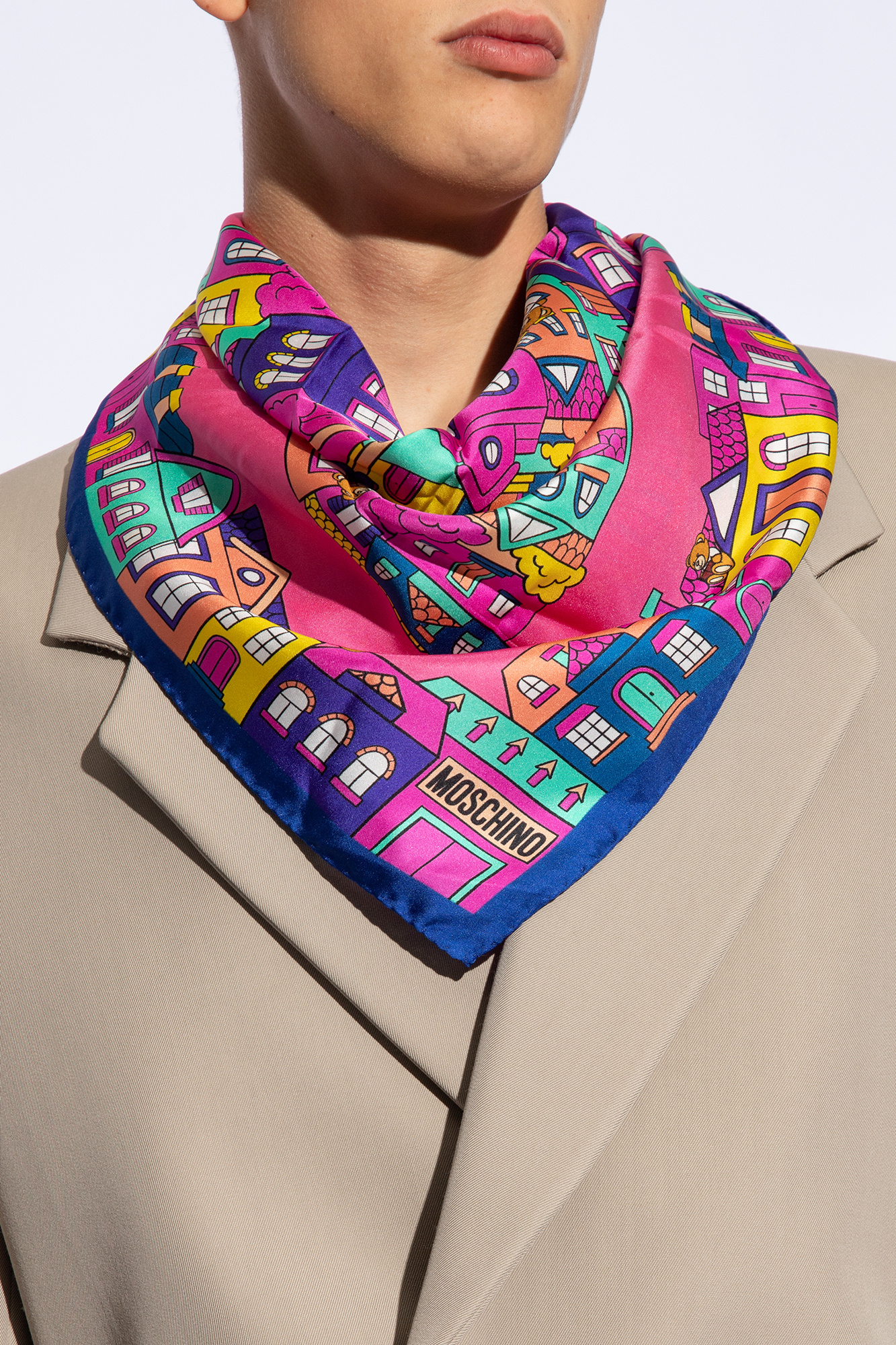 Moschino silk clearance scarf sale